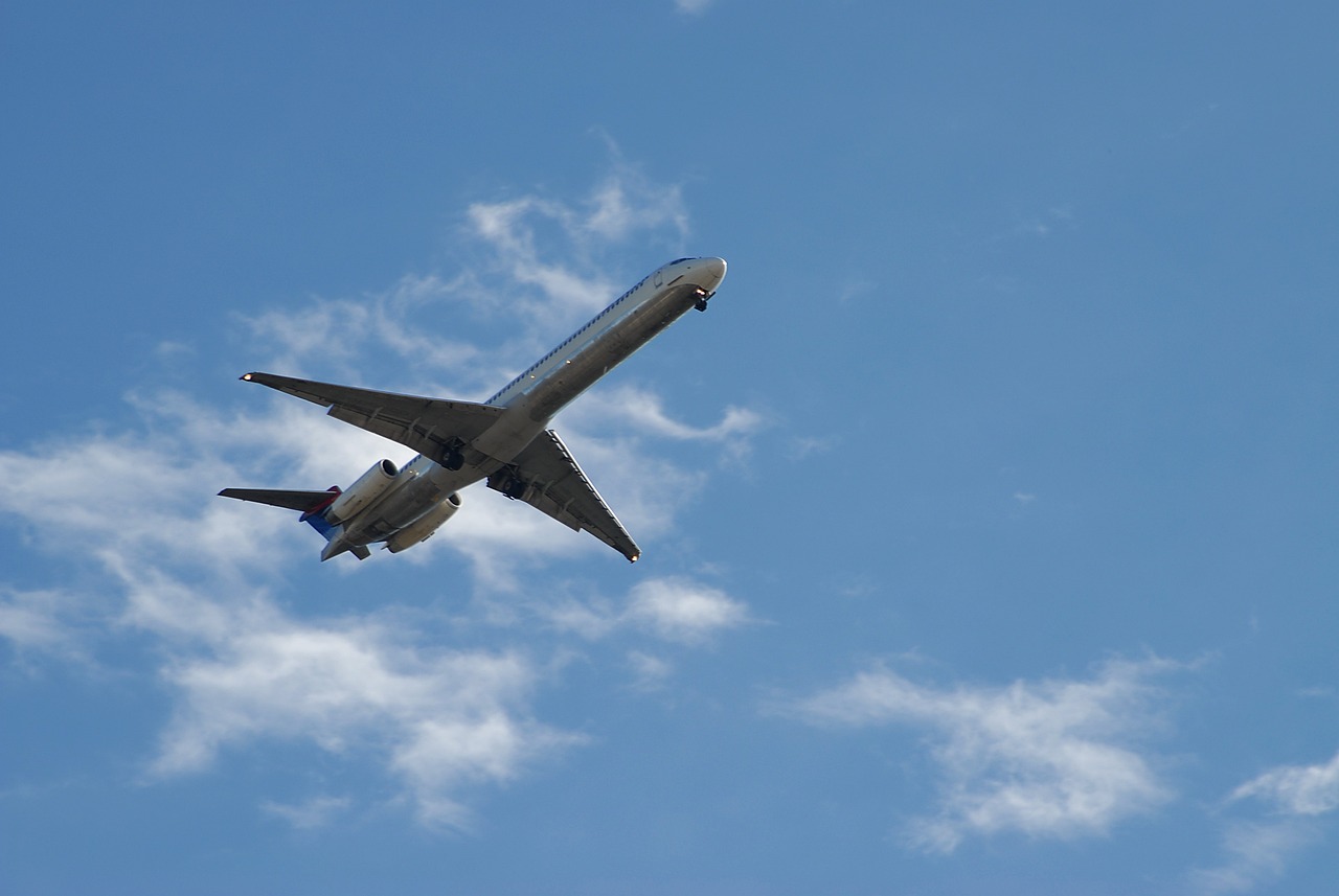 C919商业首飞成功，中国航空工业的里程碑事件